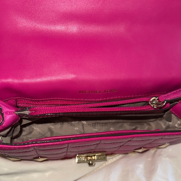 Michael Kors SoHo small quilted patent leather bag in wild berry (hot pink) - Picture 4 of 6